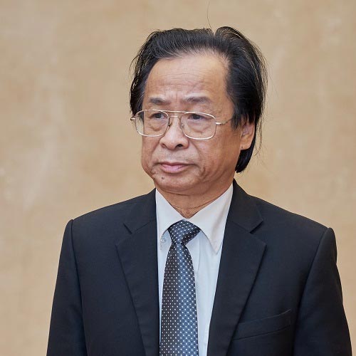 Phó Giáo sư - Tiến sĩ Nguyễn Lân Trung là người con út của gia tộc Nguyễn Lân